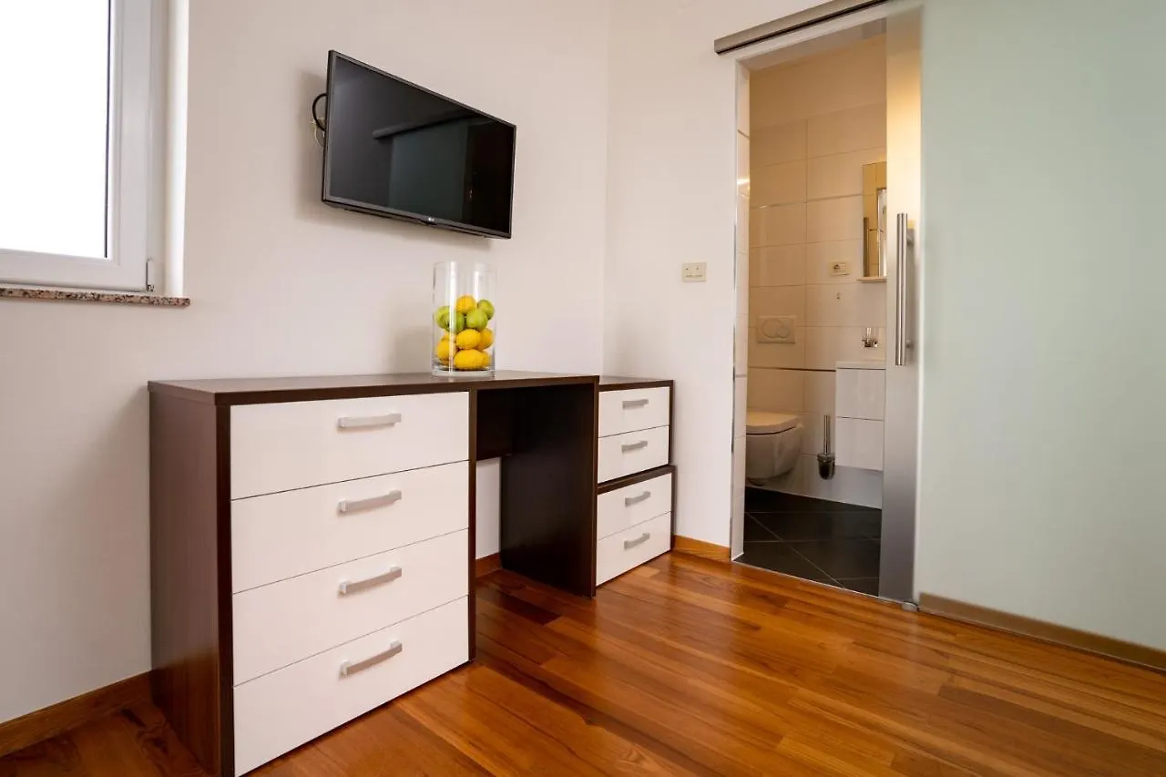 Ocean Rab Apartment Palit 0*,  Croatia